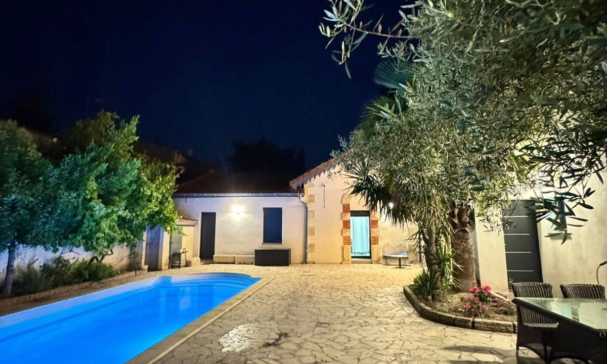 Route de Beaucaire Apartment | Elegant duplex apartment 10 minutes from downtown Nîmes