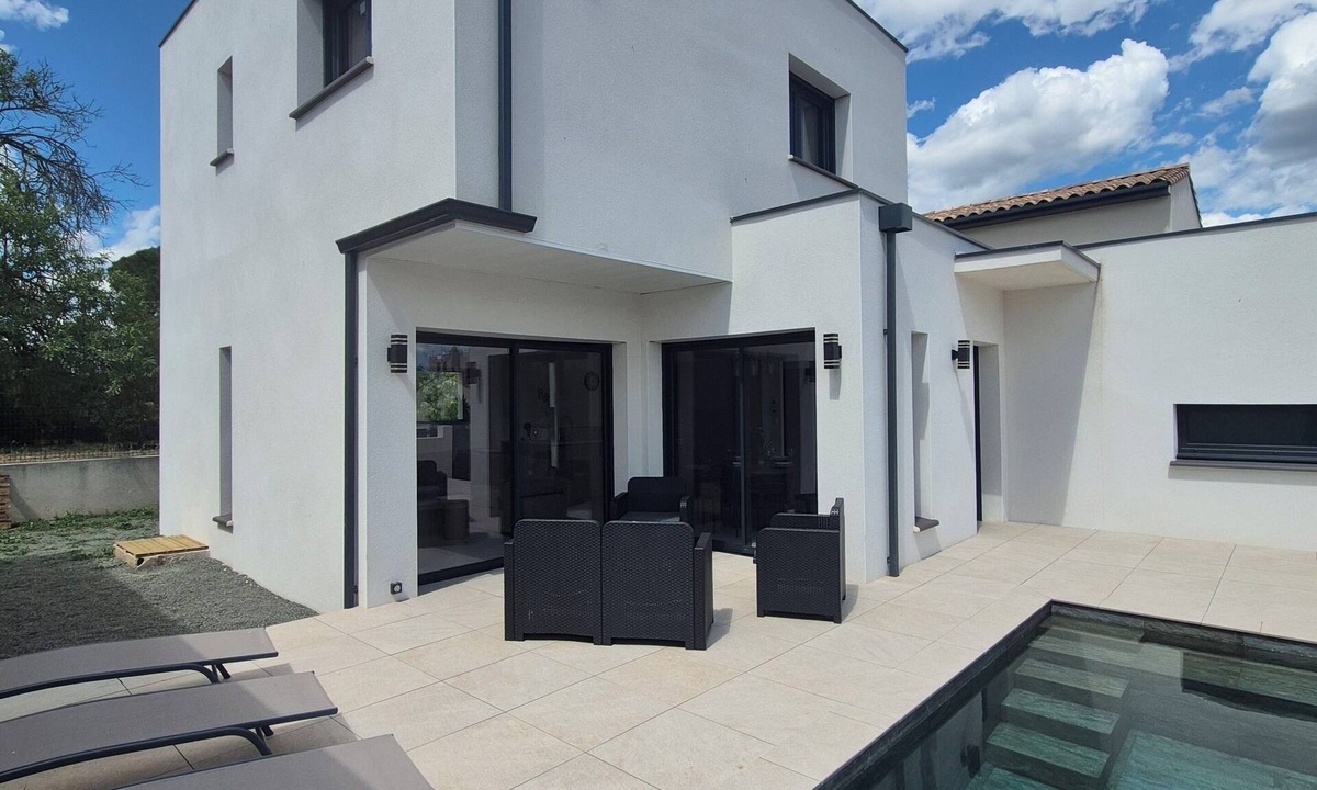 Canet House | Elegant villa with a private pool and air conditioning in Canet – 3 bedrooms, sleeps 6