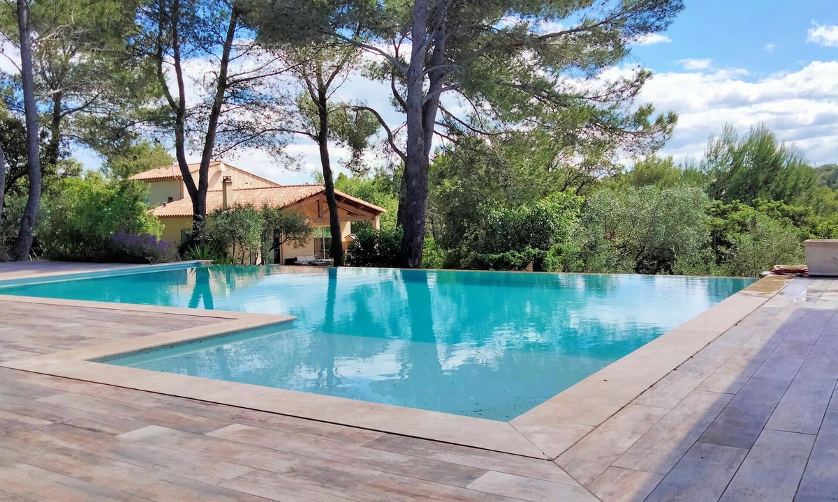Les 3 Ponts House | Enjoy a wonderful holiday in this attractive holiday home with pool.