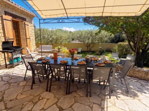 Caumont-sur-Durance Villa | Escapade entre amis en Provence, 4 ch clim, terrasse, jardin, plancha, cheminée, proche Avignon