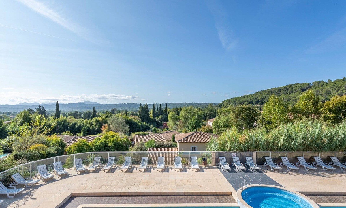 Callian Apartment | Escapade provençale avec piscine | Vue imprenable