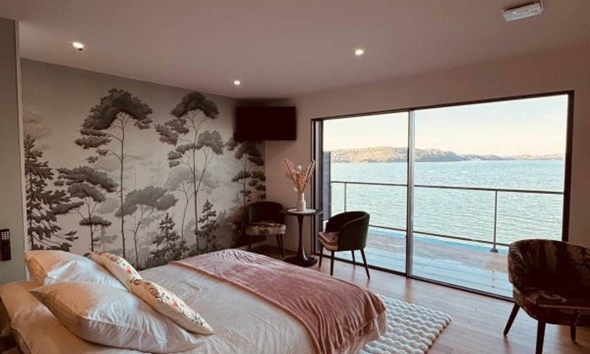 Saint-Mitre-les-Remparts Apartment | Evasion room - mia casa