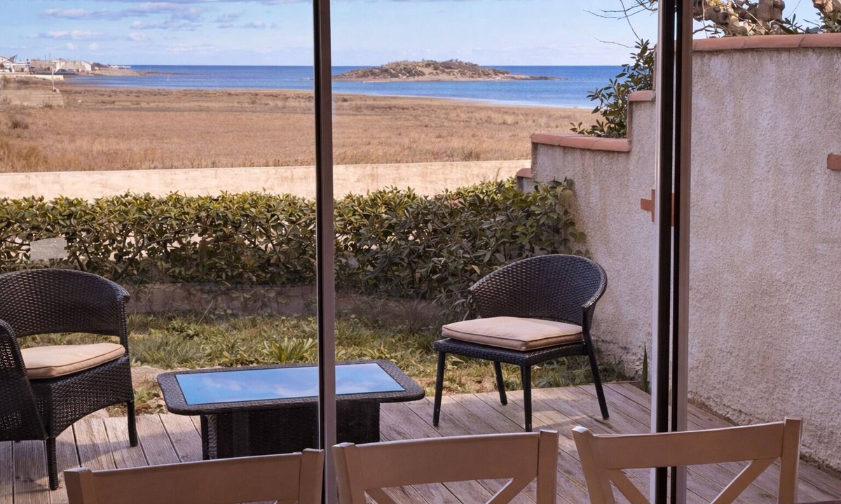 Saint-Pierre-la-Mer Villa | 🌊 Exceptional Seafront Villa – Direct Beach Access, Pool & Absolute Tranquility