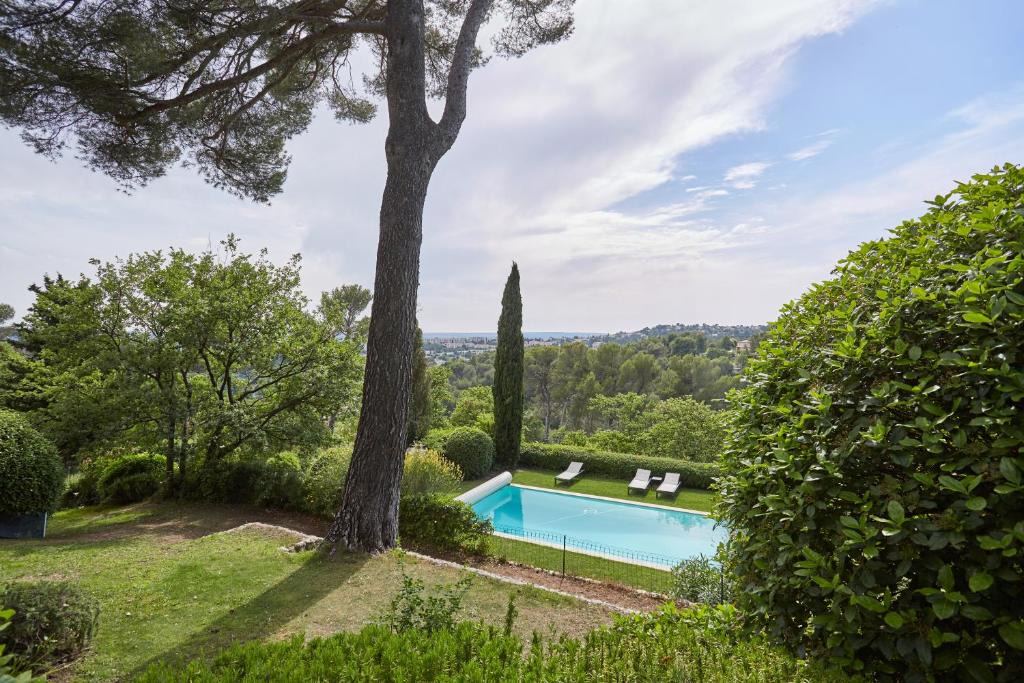 Est Apartment | Exclusif Appart piscine chauffée de luxe 10 min centre AixenPc Belvoir SISSI