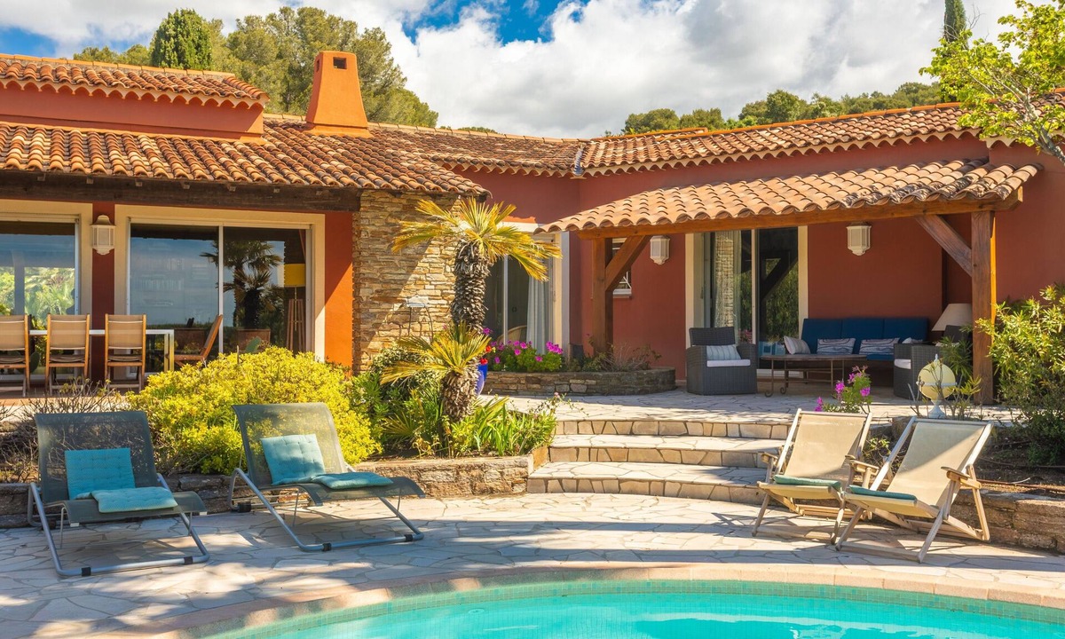 La Londe-les-Maures Villa | Facing Porquerolles Island, 180 m², Large Pool, 50 m from Beach, Sea View