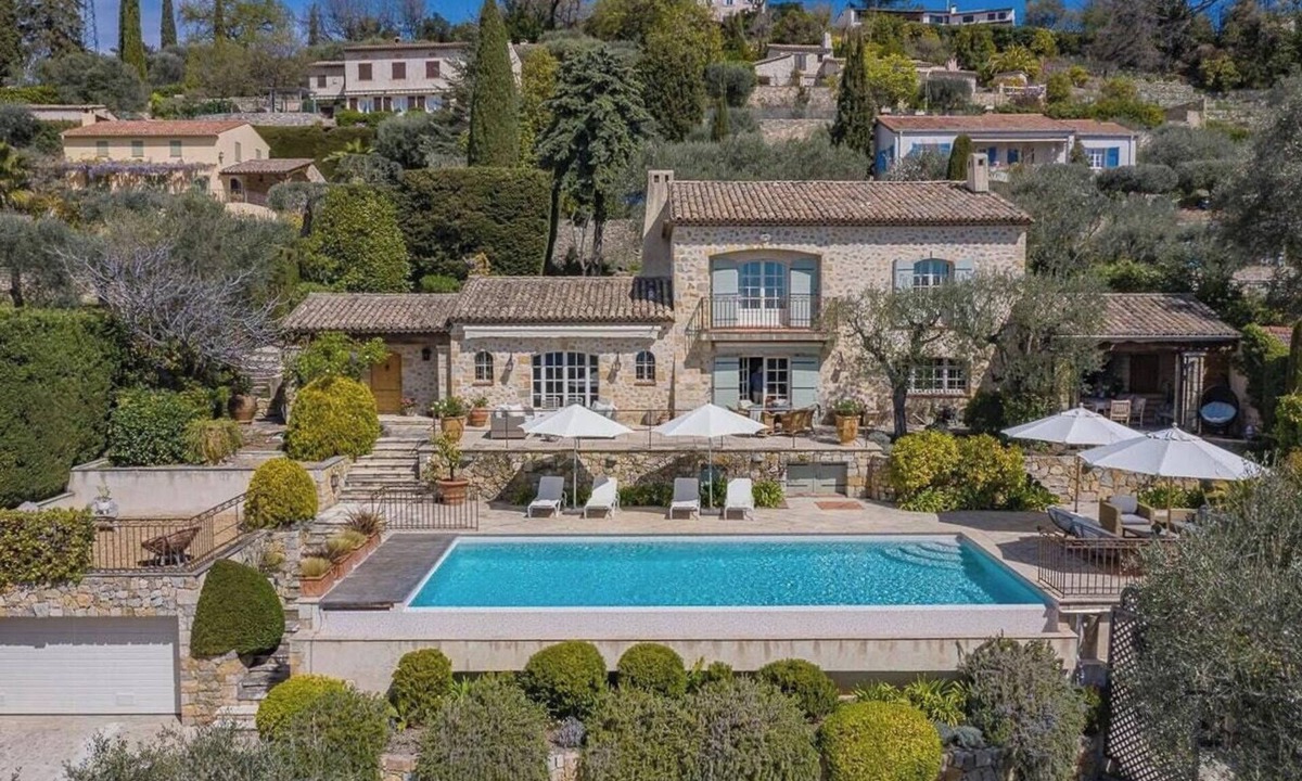 Chateauneuf-Grasse House | Family villa with pool overlooking Cannes bay