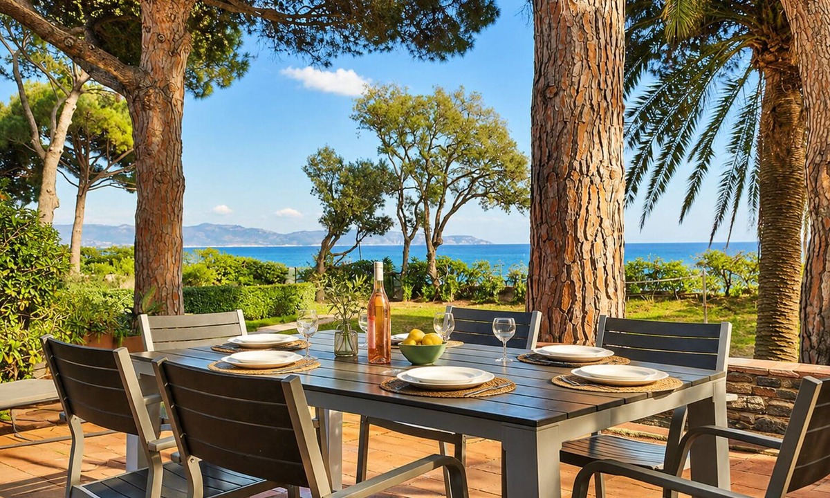 Cavaliere Villa | Family villa "feet in the water"/direct beach access