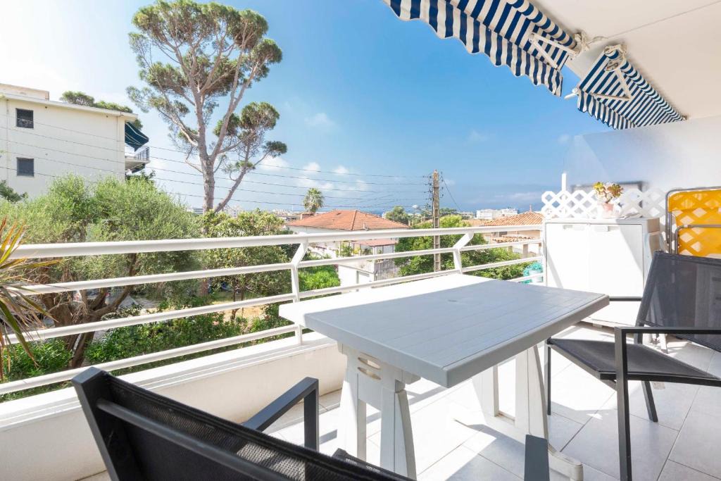 California - Pezou Apartment | Florida 35m studio with sea views close to the Croisette