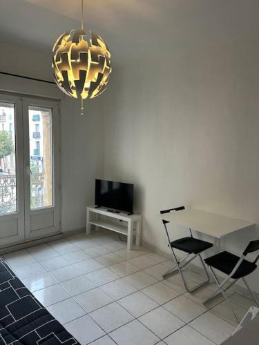 Beziers City Centre Apartment | Foch 3-Studio-Beziers centre -wifi -tv connectée