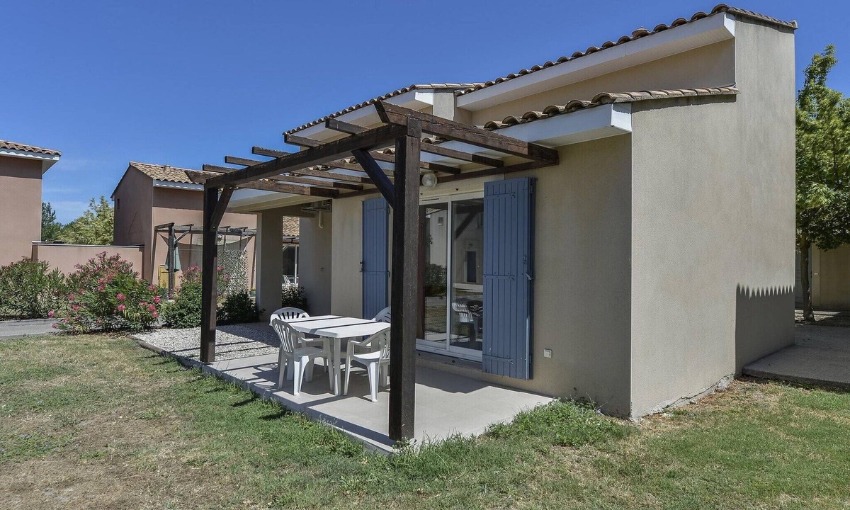 Saint-Saturnin-les-Avignon House | Provence House Near Avignon for 4
