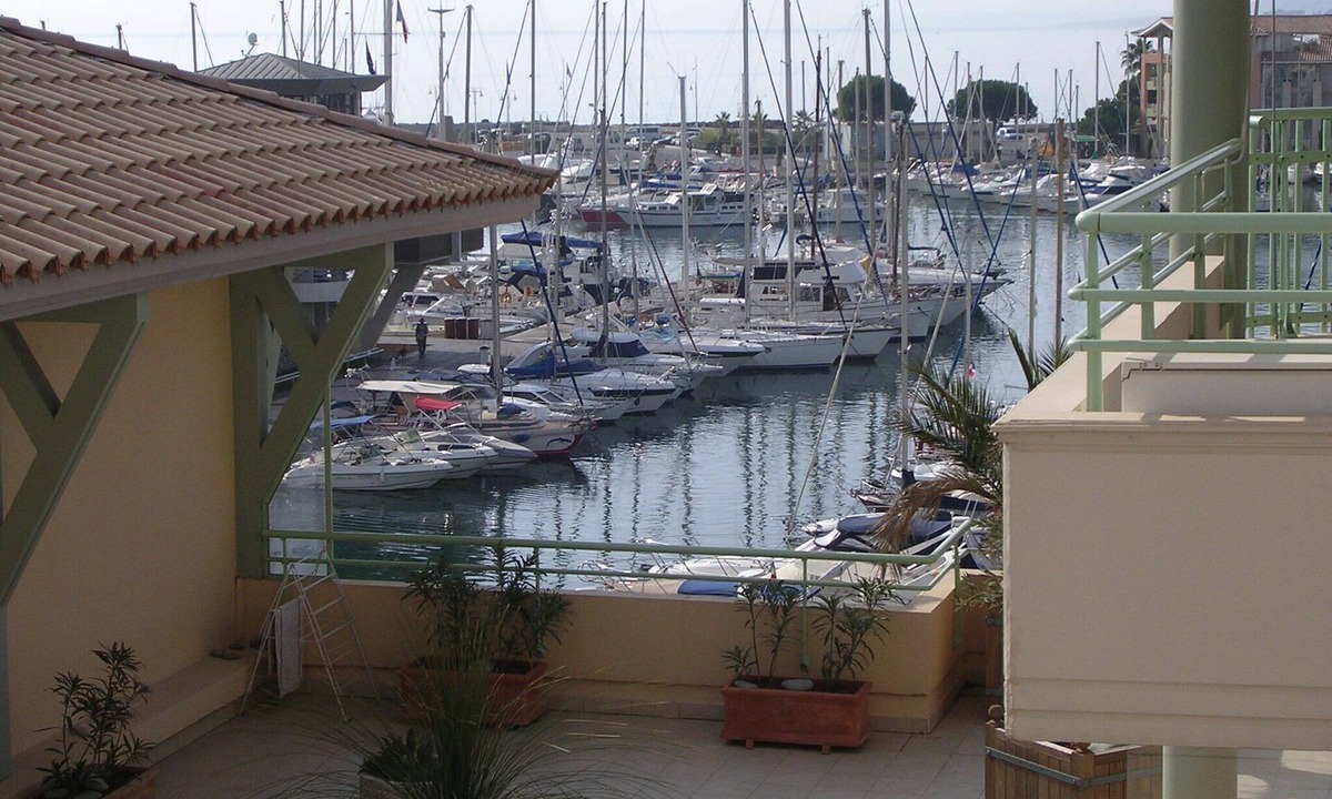 Frejus Port Apartment | Fréjus beach T3 air-conditioned by the sea with terrace