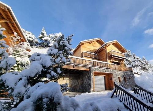 Saint-Etienne-de-Tinee Ski Chalet | FRGK Chalet de Prestige Luxury Mountain Retreat & Ultra-Fast Wi-Fi