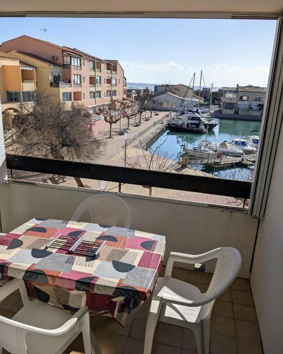 Frontignan Apartment | Frontignan, Appartement T2 Cabine 4 couchages à 100m de la plage.