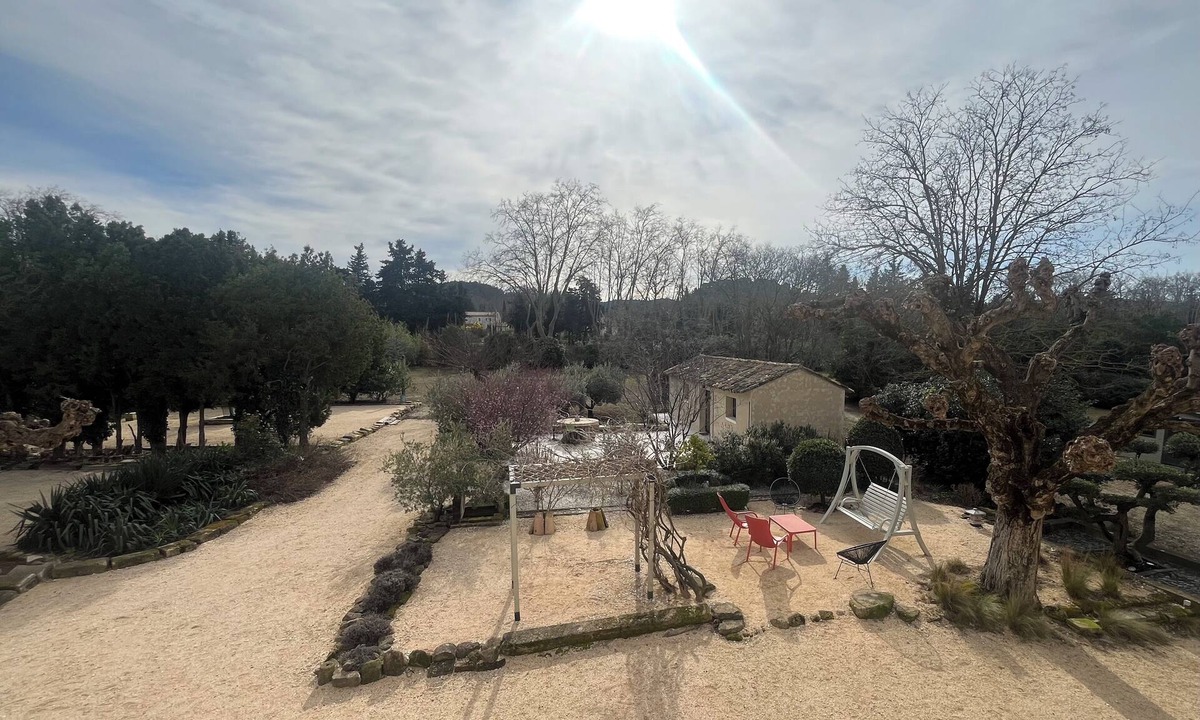 Saint-Etienne-du-Gres Apartment | Fully renovated mazet en provence