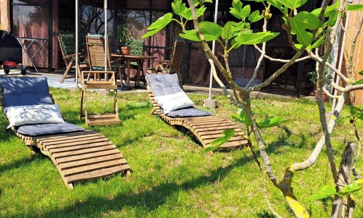 Lignairolles Cottage | Gîte 2 pers private garden, shared pool, nature, catering possible