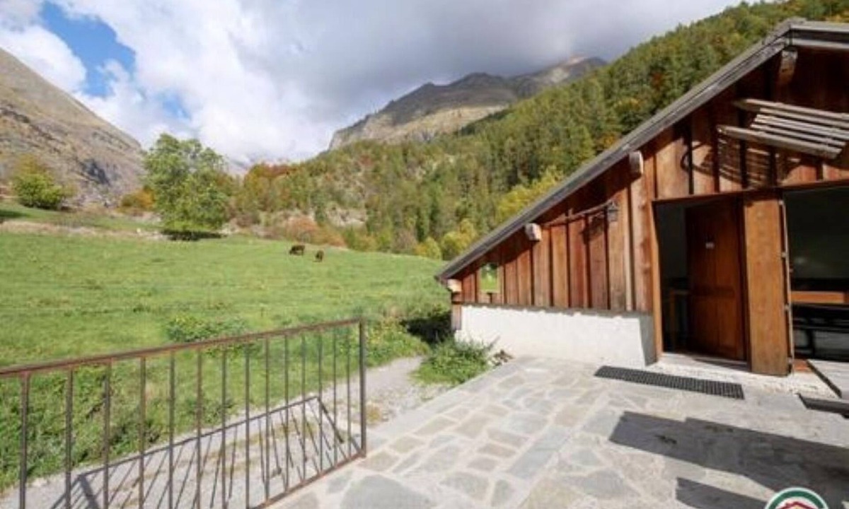 Reallon Ski Chalet | Gîtes de la Lame - La Grange : Comfort and Charm in the Parc des Écrins