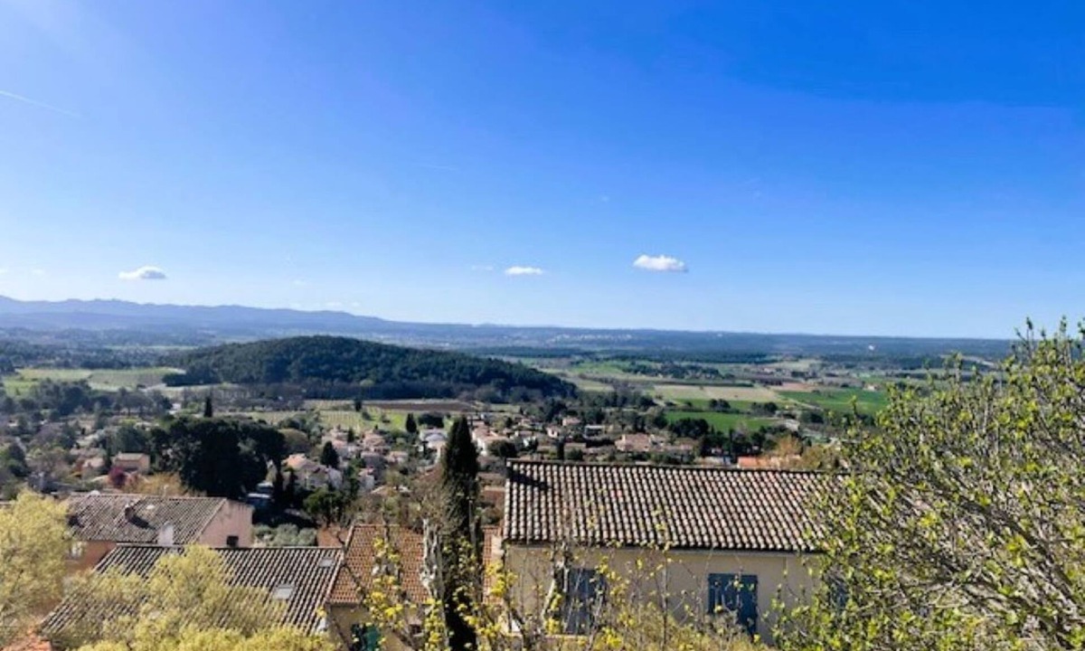 Eguilles House | Gentle living 10 mm from Aix, old house with garden and pool