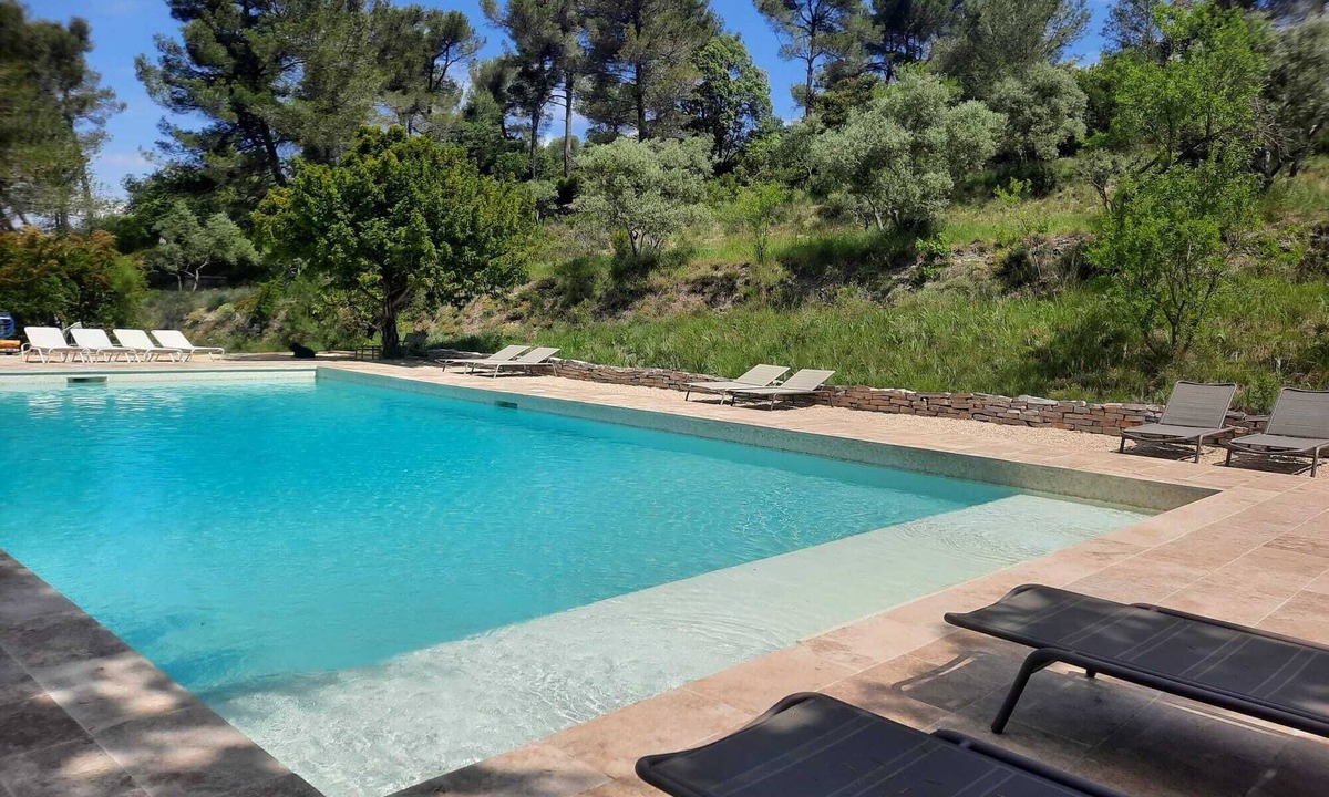 Simiane-Collongue Apartment | Gîte Ballore and its beautiful swimming pool in Provence between Aix en Provence and Marseille