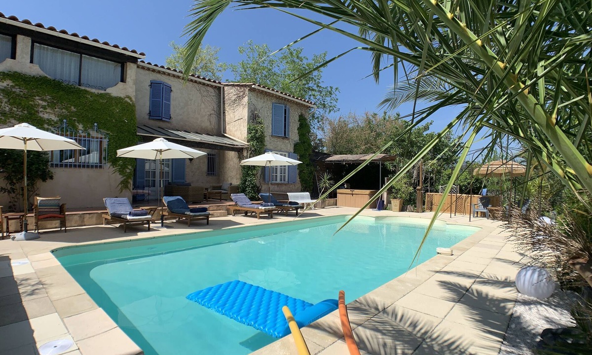 Tourrettes Apartment | Gite in Maison d'hôtes in Pays de Fayence - 3 bedrooms Swimming pool, Jacuzzi
