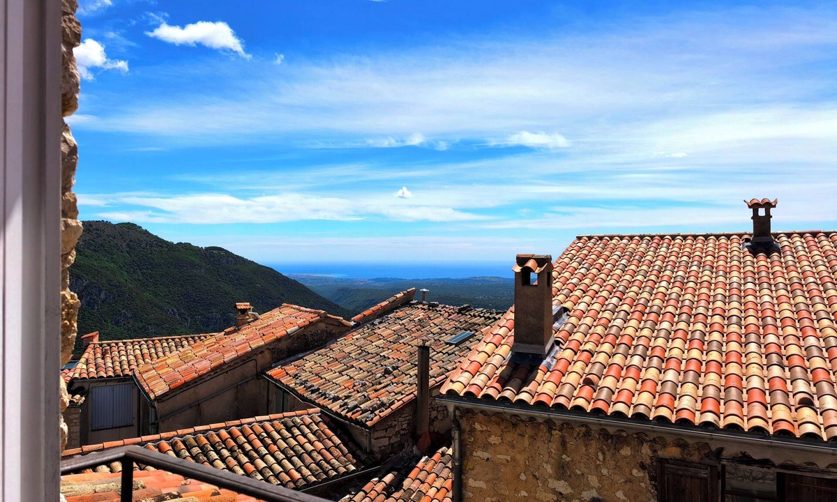 Gourdon Apartment | Gîte in the heart of the village "Plein Ciel"