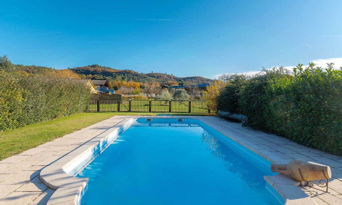 Greoux-les-Bains House | Gîte "La Miellerie" with Shared Pool, Private Terrace, and Air Conditioning