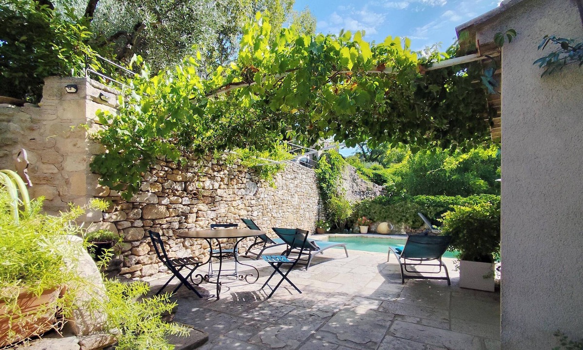Robion House | Gite le chat rouge. Charming LOFT. The most beautiful villages in France.