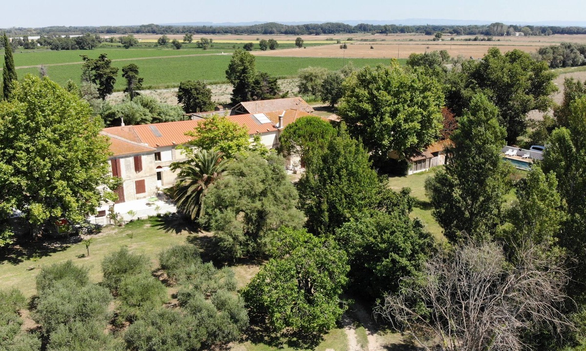 Arles Cottage | Gîte with shared pool in CAMARGUE