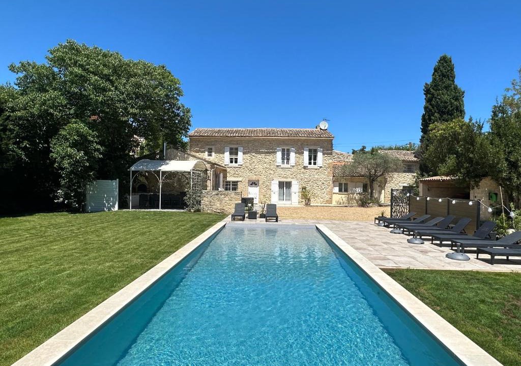 Cavaillon House | Grand Mas Provençal rénové avec piscine-plage