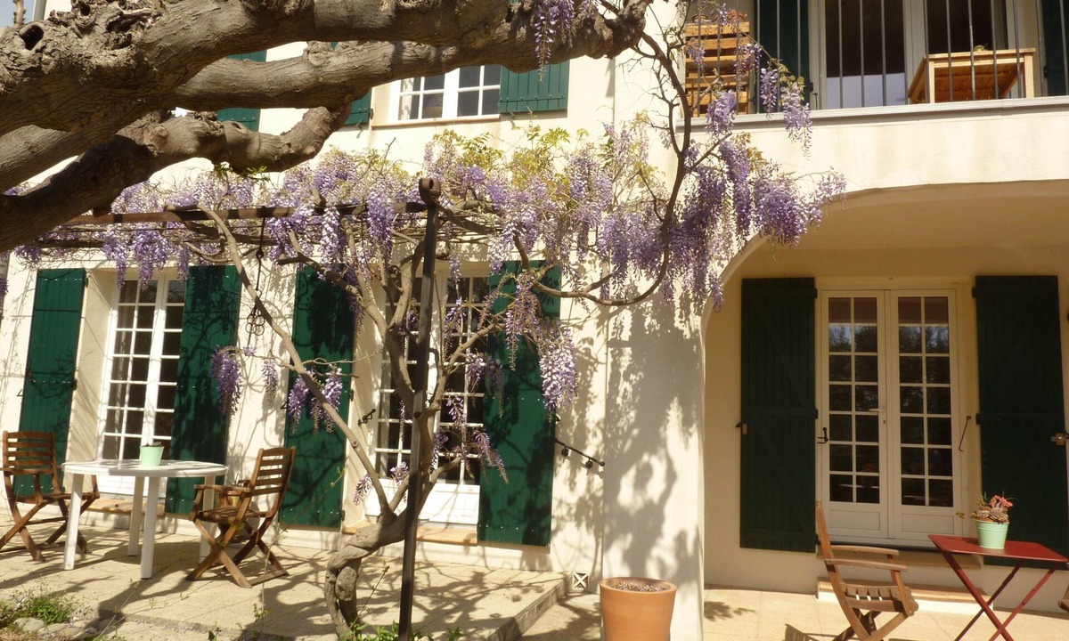 Eoures House | Grand T2 Rez de Jardin Dans Villa Marseille à la Campagne et au Calme