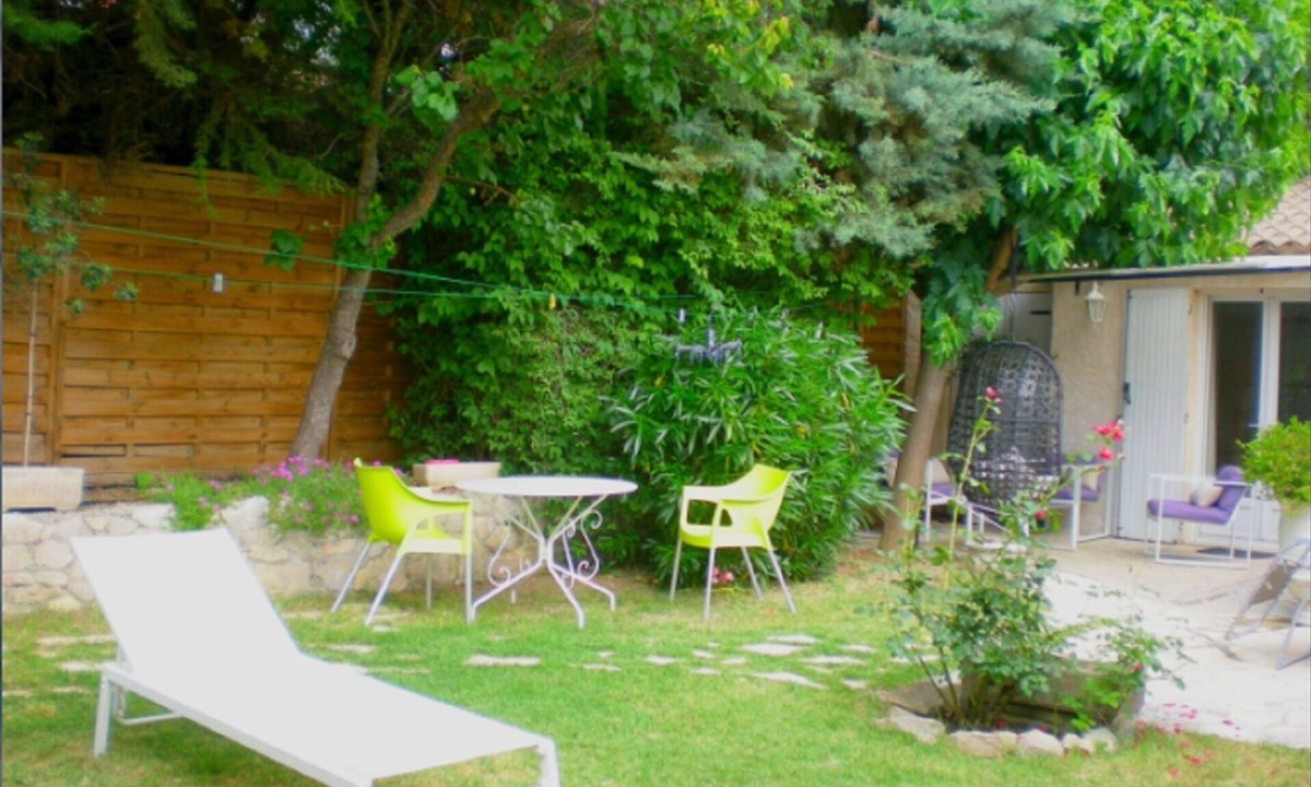 Greoux-les-Bains Apartment | GREOUX, T2 (1 bedroom), garden, parking space, free WI-FI, AIR CONDITIONING