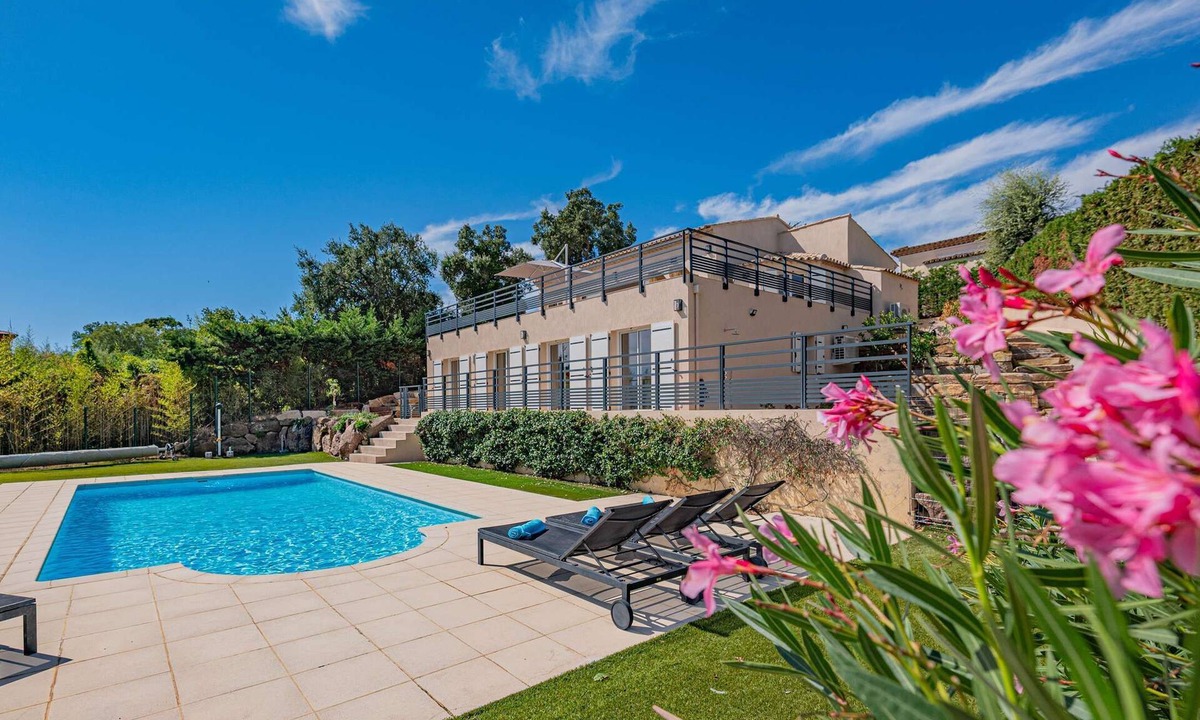 Sainte-Maxime - Saint-Tropez House | Grimaud – In the Heart of the Golf Club – 5 Bedrooms – Swimming Pool