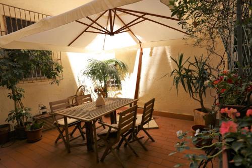 Rione VII Regola Apartment | Grotte Flat