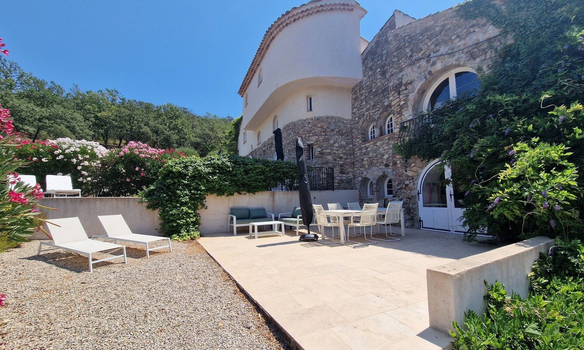 Plan-de-la-Tour Apartment | Ground-floor Apartment Baggari 12 with Private Terrace, shared Swimming Pool