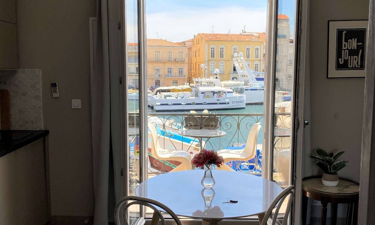 Sete Apartment | Ground floor apartment with balcony and canal views