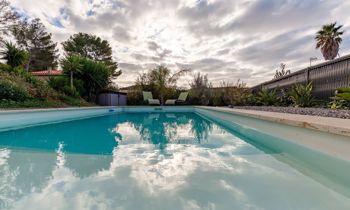 La Madrague Villa | Ground floor villa with swimming pool 150 m from the sea – Sea view, Wi-Fi and air conditioning