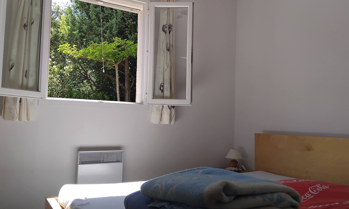 Quinson House | Ground floor of villa with private garden for 2. Sports enthusiasts welcome!