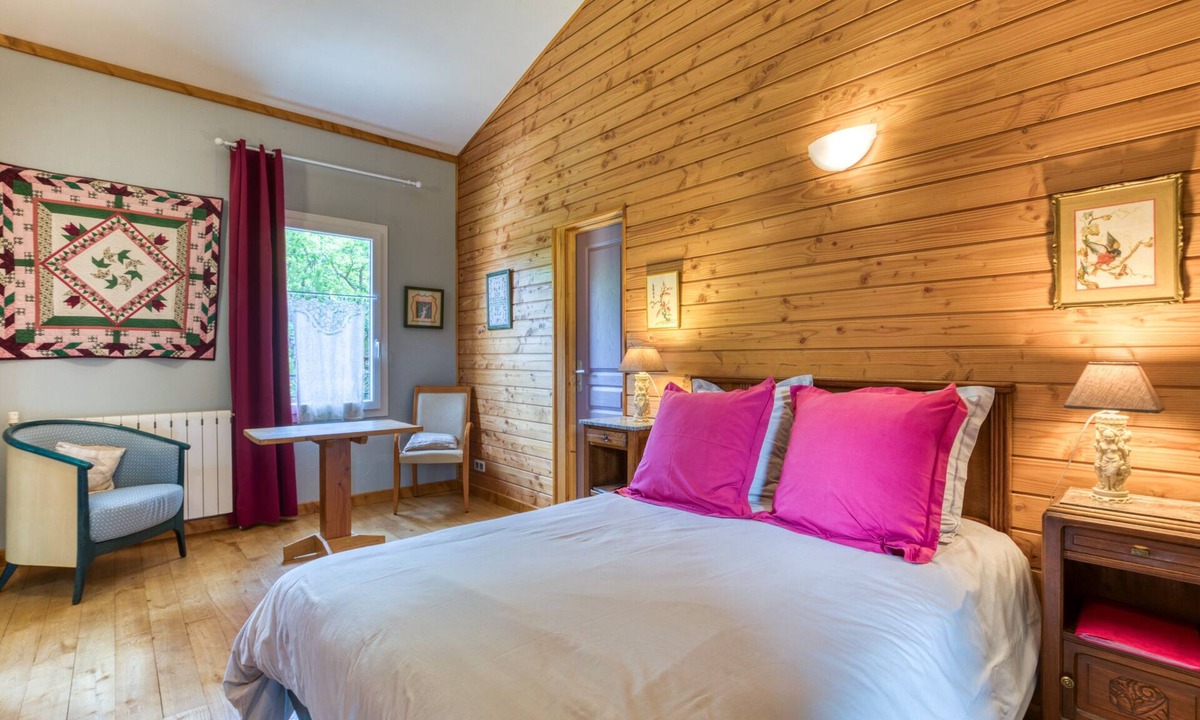 Soubes Bed & Breakfast | Guest Room “Chambre Madeleine” with Shared Pool, Terrace, and Wi-Fi