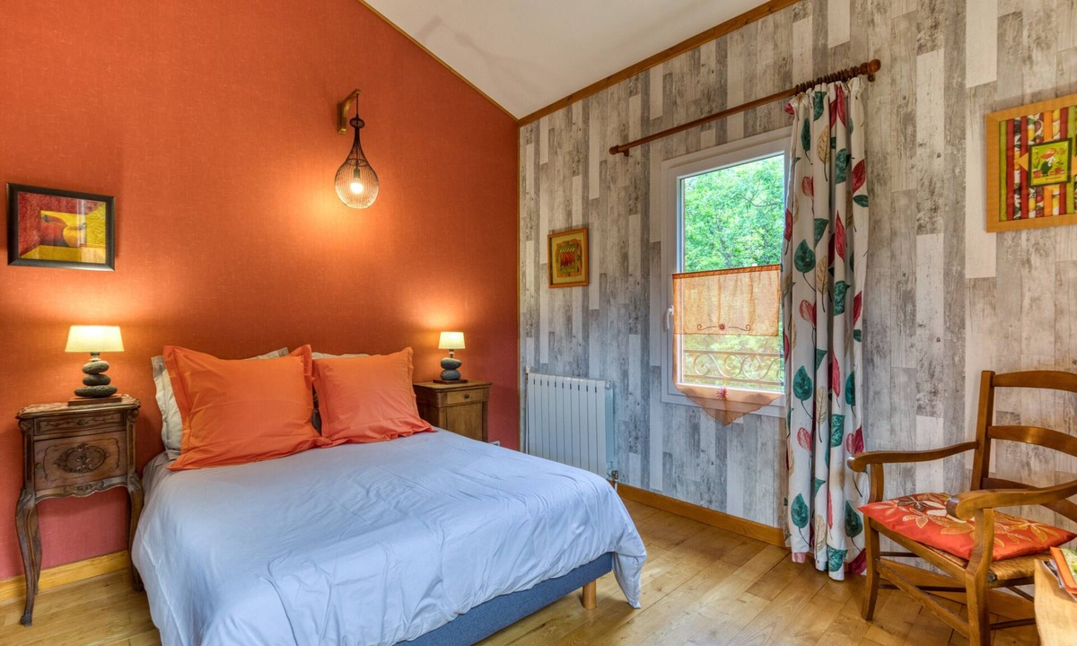 Soubes Bed & Breakfast | Guest Room "Chambre Marissou" with Shared Pool, Terrace, and Wi-Fi