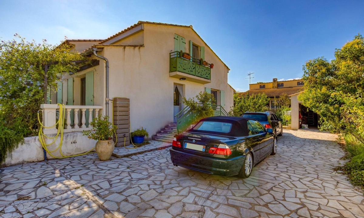 Lunel-Viel House | Guest Room with Shared Terrace, Shared Garden and Wi-Fi