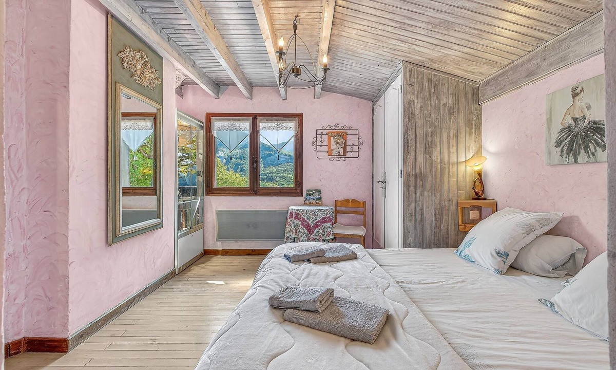 Beauvezer Bed & Breakfast | Guest Rooms 'Chambres D'hote Mélodie' with Mountain View, Shared Terrace and Wi-Fi