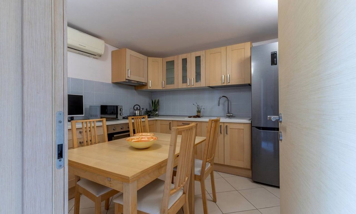 Comacchio Apartment | GuestHost - A comfortable and welcoming 75 square meters apartment with a large courtyard and private entrance, perfect for six people, located on the ground floor of a renovated historic building facing the canal (NOT accessible by car).The property enj
