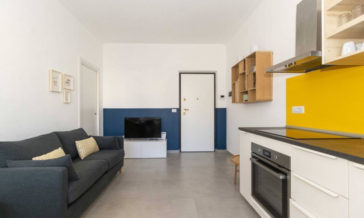 Lingotto Apartment | GuestHost - A comfortable apartment ideal for 2 people is just a few steps from the Carducci metro station, bus stops and a few hundred meters from Turin's main hospitals. Very well connected to the Porta Nuova and Porta Susa railway stations and to the