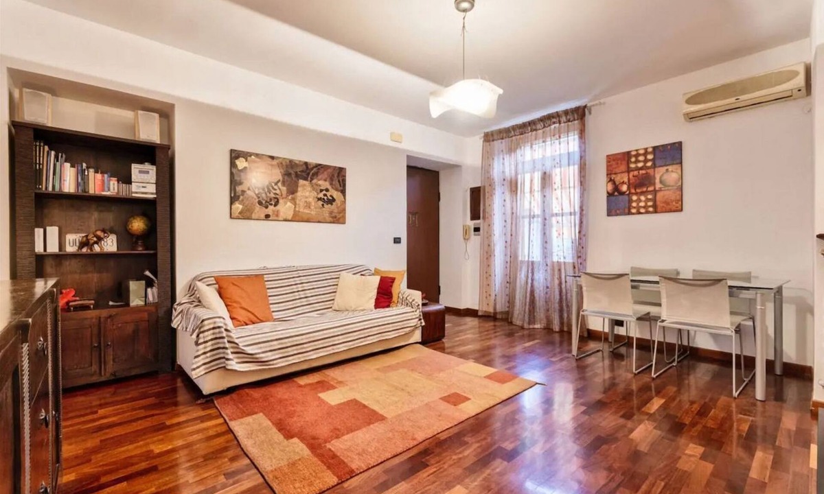 Crocetta Apartment | GuestHost - Apartment located in an elegant and commercial area (just over 5 minutes walk from Piazza Crocetta) well served by bus and tram to the city center; 10 minutes from the Polytechnic University of Turin.Possibility of paid parking under the hous