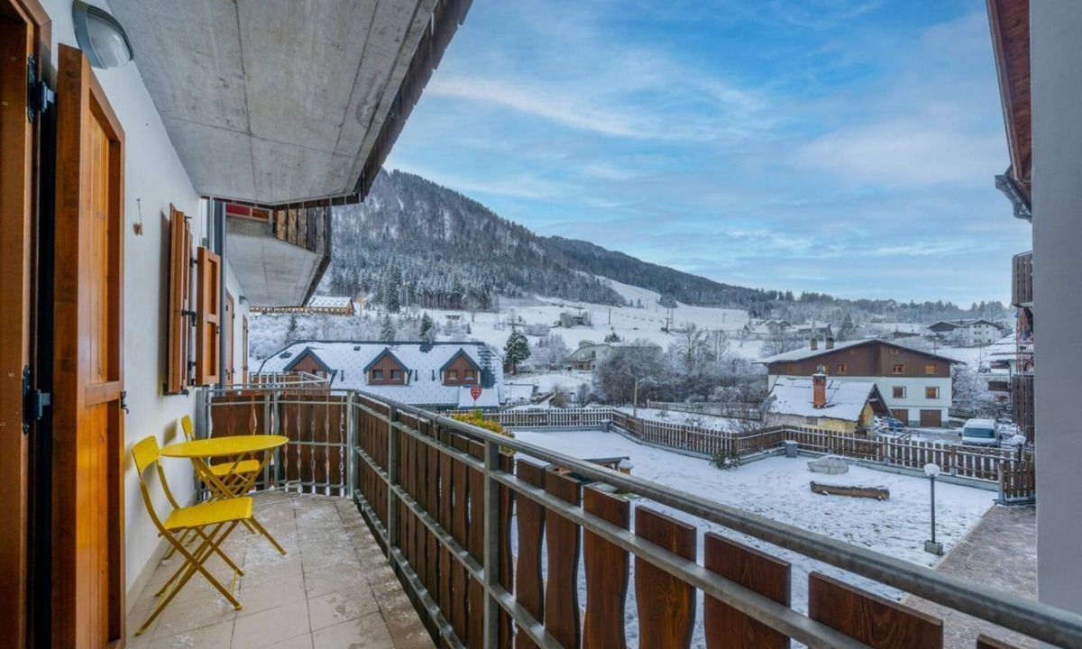 Tarvisio Apartment | GuestHost - Charming studio in Tarvisio, ideal for 3 people, equipped with a balcony offering breathtaking views of the Alps. The accommodation is perfect for a romantic getaway or a nature adventure. Tarvisio is a paradise for winter sports enthusiasts