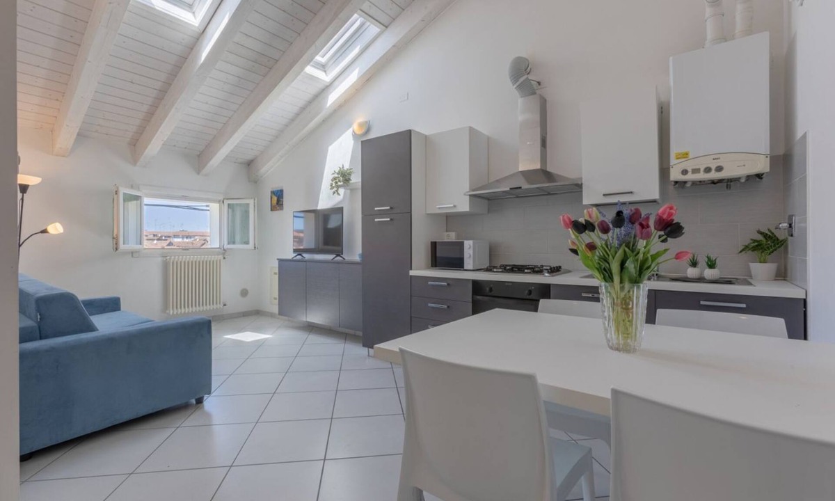 Comacchio Apartment | GuestHost - Comfortable apartment located on the second floor of a building NOT equipped with a lift.In 63 m2 of space it comfortably accommodates 5 people with a double sofa bed in the living room, a double bedroom and a bedroom with a single bed.Locate