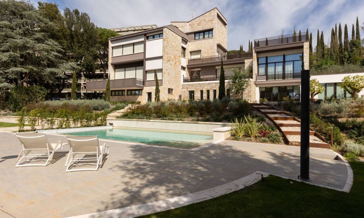 Perugia Apartment | GuestHost - Wonderful apartment that accommodates up to 4 people, on two levels and equipped with all comforts, including a large terrace overlooking the city and the hills. The accommodation is located in a modern condominium complex with a shared swimm