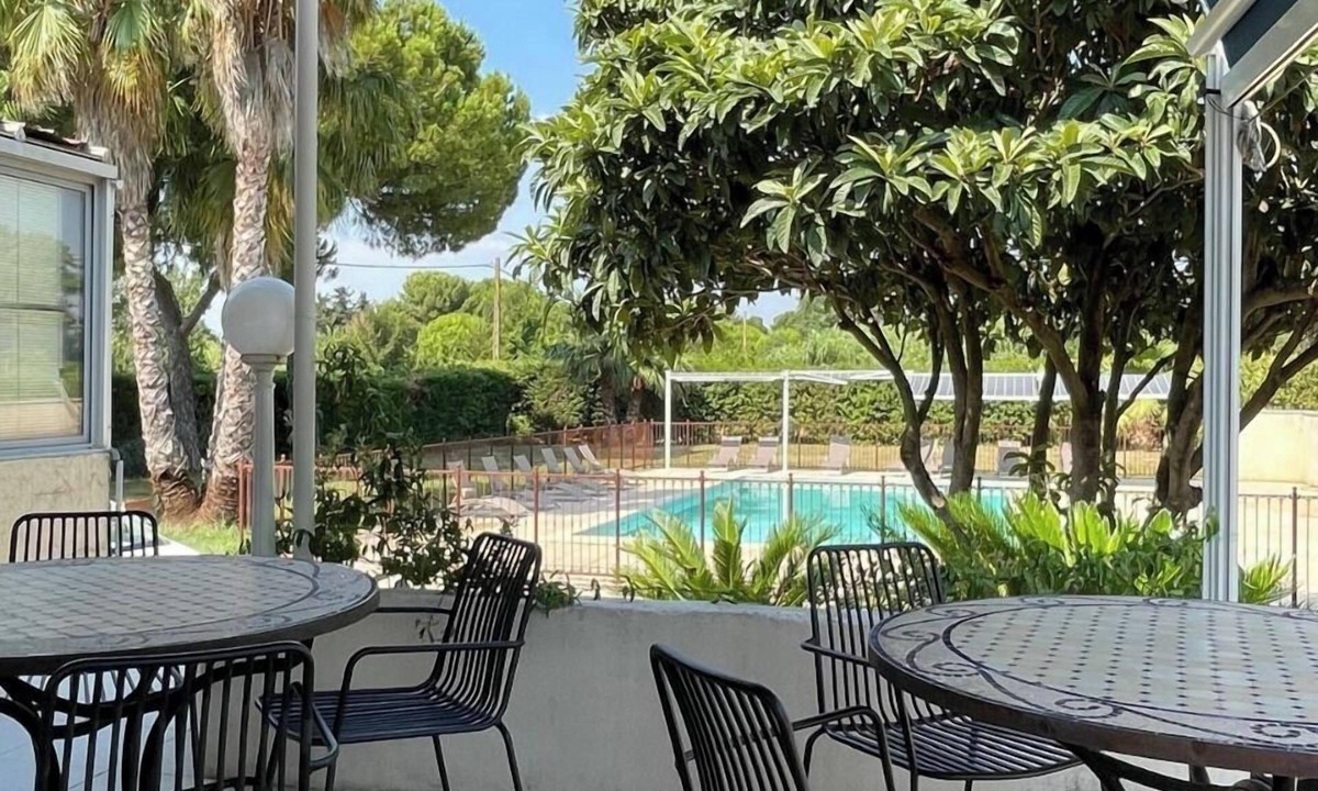Lunel Hotel | Hôtel Les Mimosas