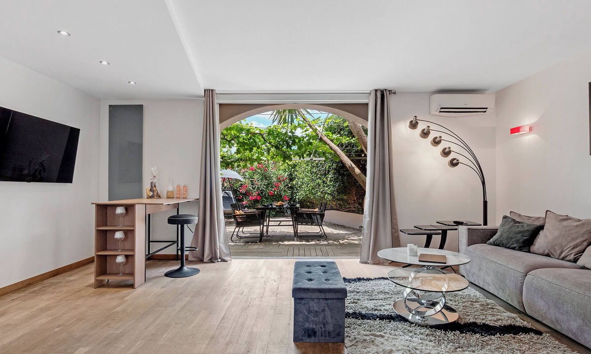 Gassin House | Happy Tropez: Authentic village house with terrace, in the heart of Gassin.