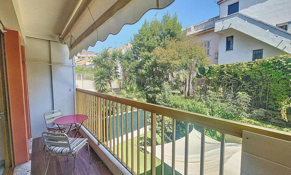 California - Pezou Apartment | Henri Camille Real Estate- Mikaela - Studio with terrace