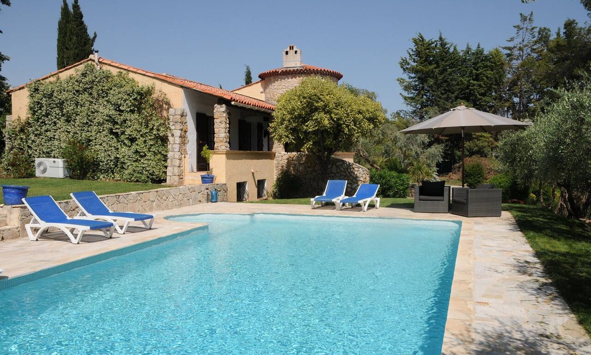 Bagnols-en-Foret Villa | High standard villa, spacious, private salt water pool, large garden